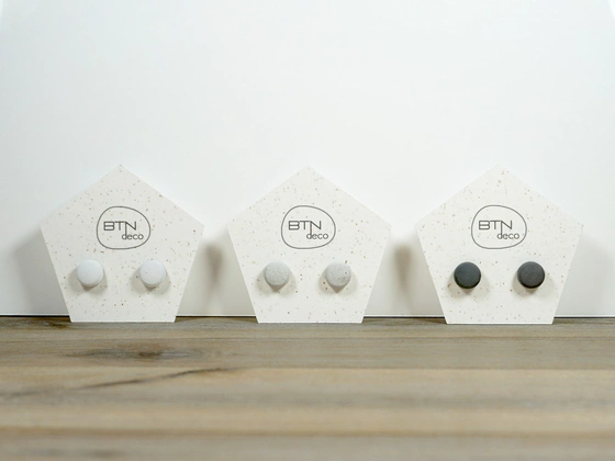 images/ButtonEarring/buttonearring_front_colors.jpg